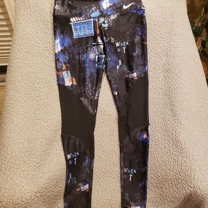 Nike Dri-fit Athletic leggings with mesh panels size M